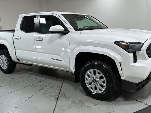 Certified 2024 Toyota Tacoma SR5 image 3