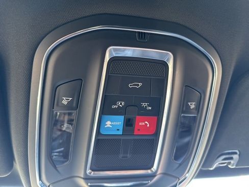 Used 2024 Jeep Wagoneer Series III image 33