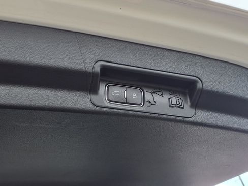 Used 2021 Ford Explorer XLT w/ Equipment Group 202A AWD/4WD image 31