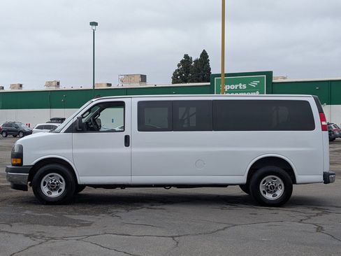 Used 2018 GMC Savana 3500 LT w/ LT Preferred Equipment Group image 4