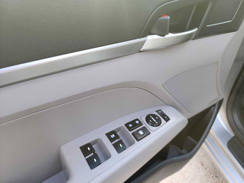 Used 2020 Hyundai Elantra SE image 14