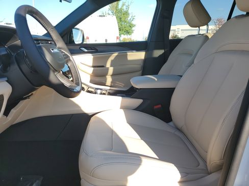 New 2025 Jeep Grand Cherokee Limited image 19