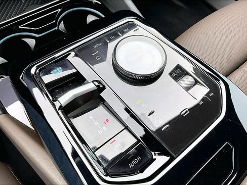 Used 2024 BMW i5 eDrive40i w/ M Sport Package image 32