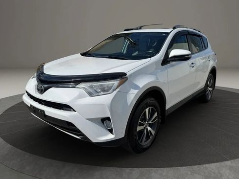 Used 2018 Toyota RAV4 XLE image 1