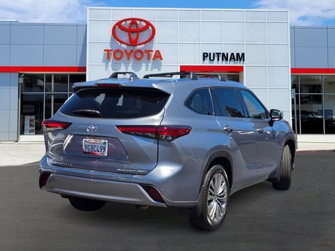 Used 2023 Toyota Highlander Platinum AWD/4WD image 4