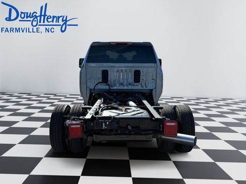 New 2026 GMC Sierra 3500 SLE image 4