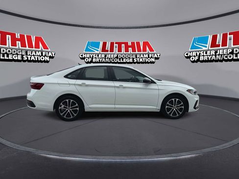 Used 2025 Volkswagen Jetta Sport FWD image 9