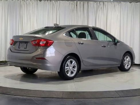 Used 2018 Chevrolet Cruze LT w/ Convenience Package image 10