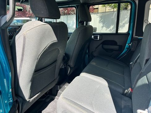 Used 2024 Jeep Wrangler Unlimited image 19