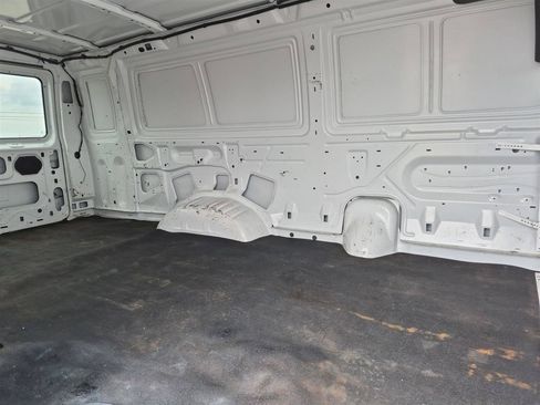 Used 2009 Ford E-350 and Econoline 350 Extended Super Duty RWD image 27