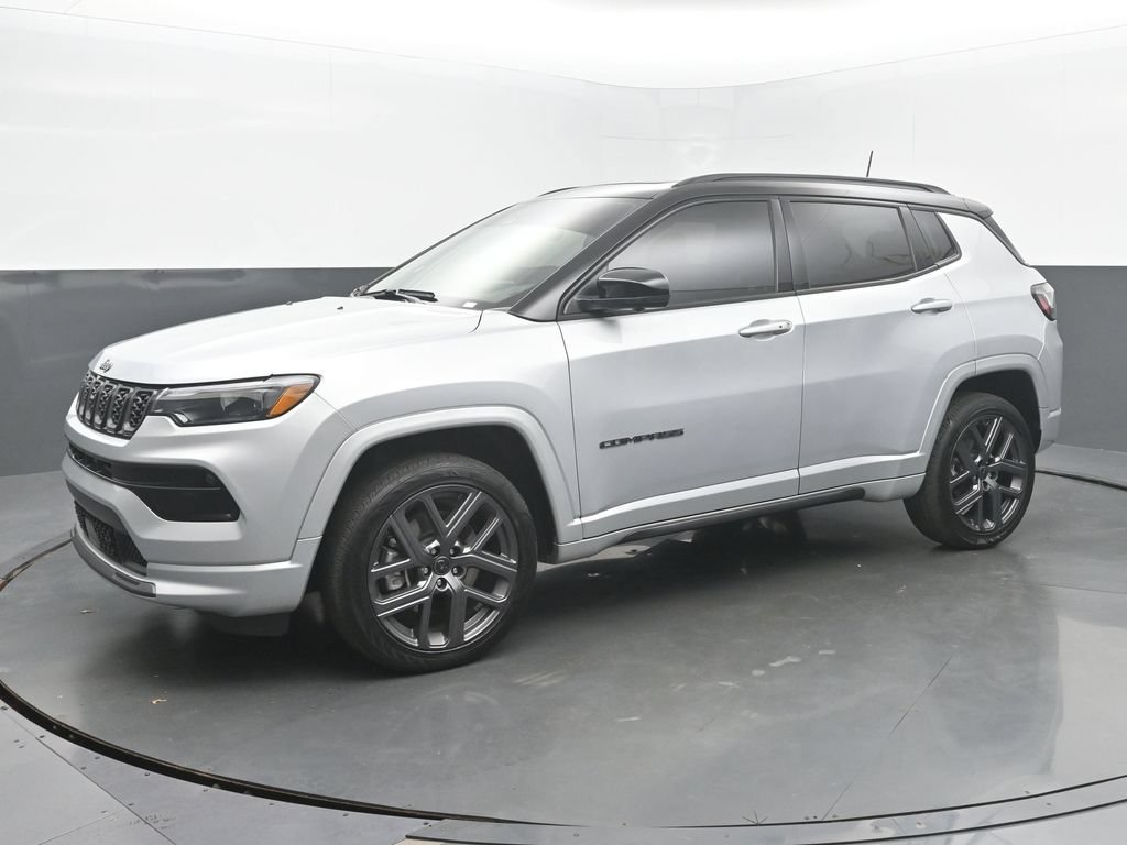 Used 2025 Jeep Compass Limited w/ Driver Assist Group I AWD/4WD image 3