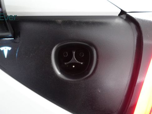 Used 2023 Tesla Model 3 Standard Range RWD image 10