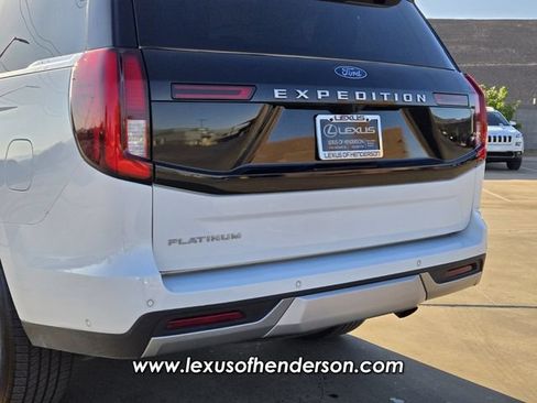 Used 2025 Ford Expedition Platinum AWD/4WD image 5
