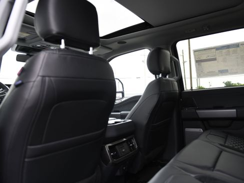 New 2026 Ford F250 Lariat w/ Black Appearance Package AWD/4WD image 17
