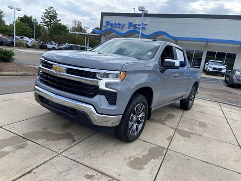 Used 2024 Chevrolet Silverado 1500 LT AWD/4WD image 4