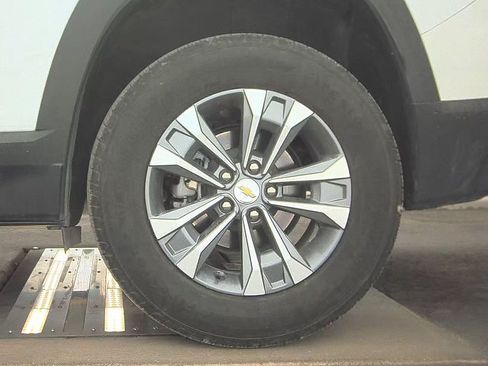 Used 2025 Chevrolet Equinox LT FWD image 29