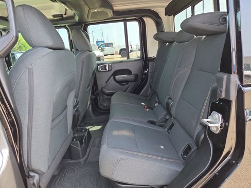 Used 2024 Jeep Gladiator Sport image 11