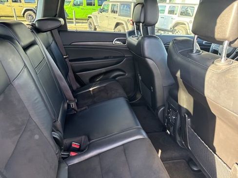 Certified 2022 Jeep Grand Cherokee Laredo X AWD/4WD image 12