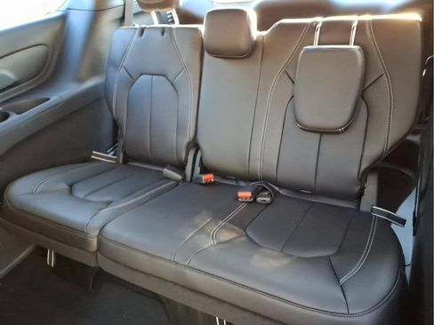 New 2026 Chrysler Pacifica Select w/ S Appearance Package AWD/4WD image 11