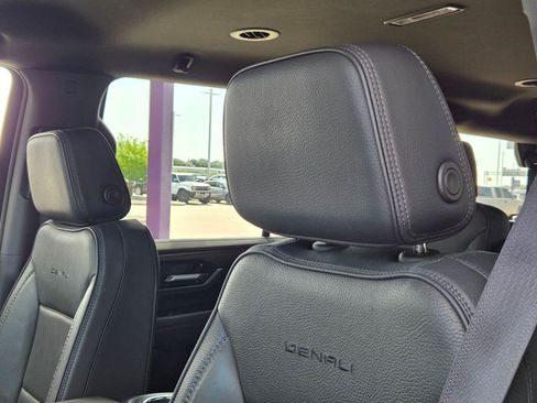 Used 2025 GMC Yukon Denali AWD/4WD image 11