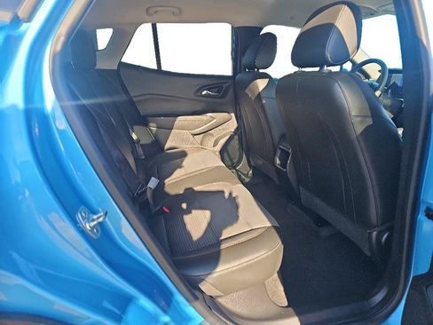Used 2025 Chevrolet Trax LT FWD image 11