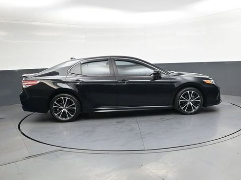 Used 2020 Toyota Camry SE image 3