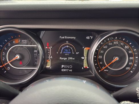 Used 2019 Jeep Wrangler Unlimited Sahara image 24