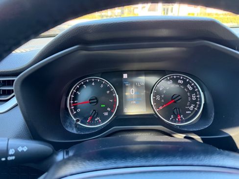 Used 2021 Toyota RAV4 XLE Premium image 18