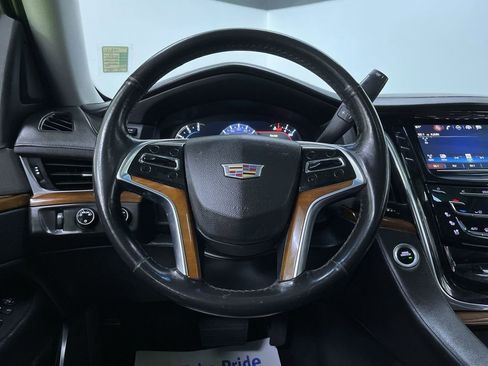 Used 2017 Cadillac Escalade Luxury image 19