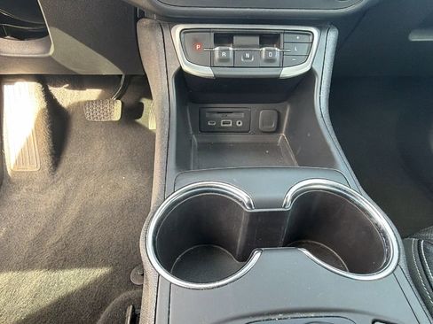 Used 2024 GMC Terrain SLT image 21