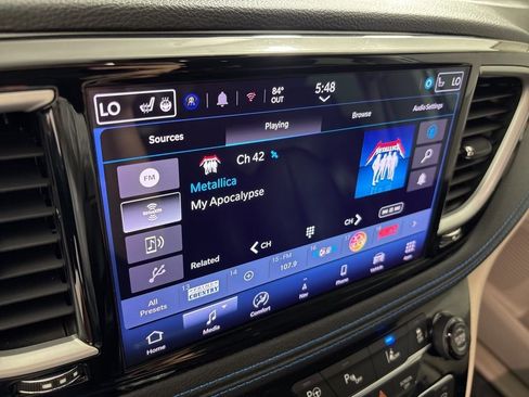 Used 2021 Chrysler Pacifica Touring-L FWD image 33