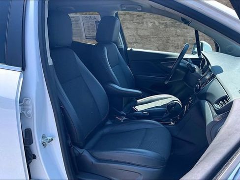 Used 2022 Buick Encore Preferred w/ Safety Package AWD/4WD image 27