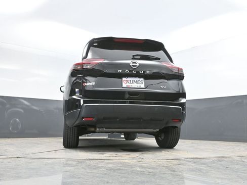 Used 2024 Nissan Rogue SV image 33