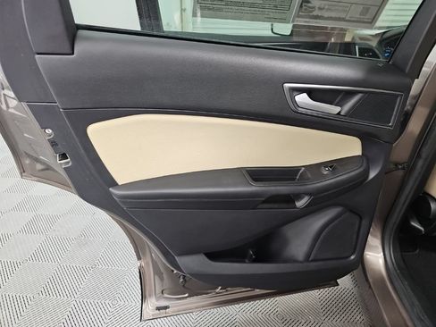Used 2019 Ford Edge SE FWD image 28