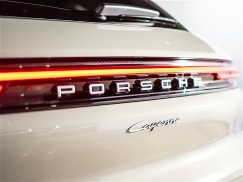 Certified 2026 Porsche Cayenne AWD/4WD image 36