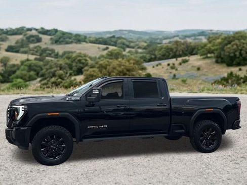 Used 2024 GMC Sierra 2500 AT4 w/ AT4 Premium Plus Package AWD/4WD image 4