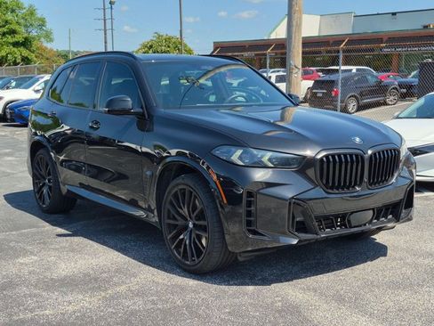 Used 2025 BMW X5 xDrive40i w/ M Sport Package AWD/4WD image 3