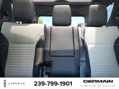 Used 2024 Land Rover Discovery Metropolitan Edition AWD/4WD image 31