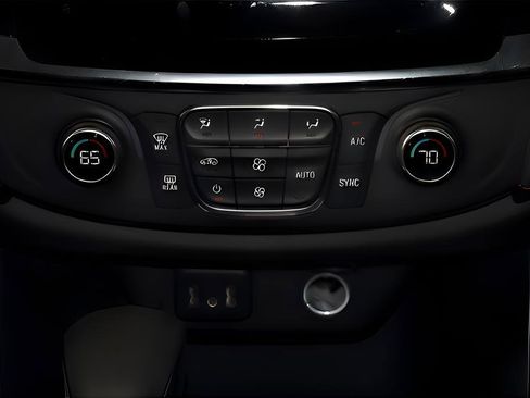 Used 2021 Chevrolet Traverse LS image 19