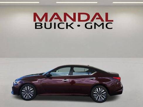 Used 2024 Nissan Altima 2.5 SV FWD image 8