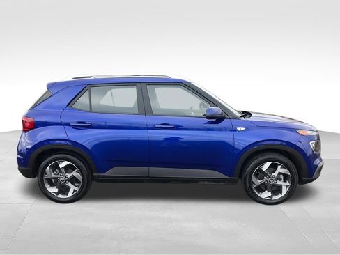 Used 2025 Hyundai Venue SEL FWD image 11