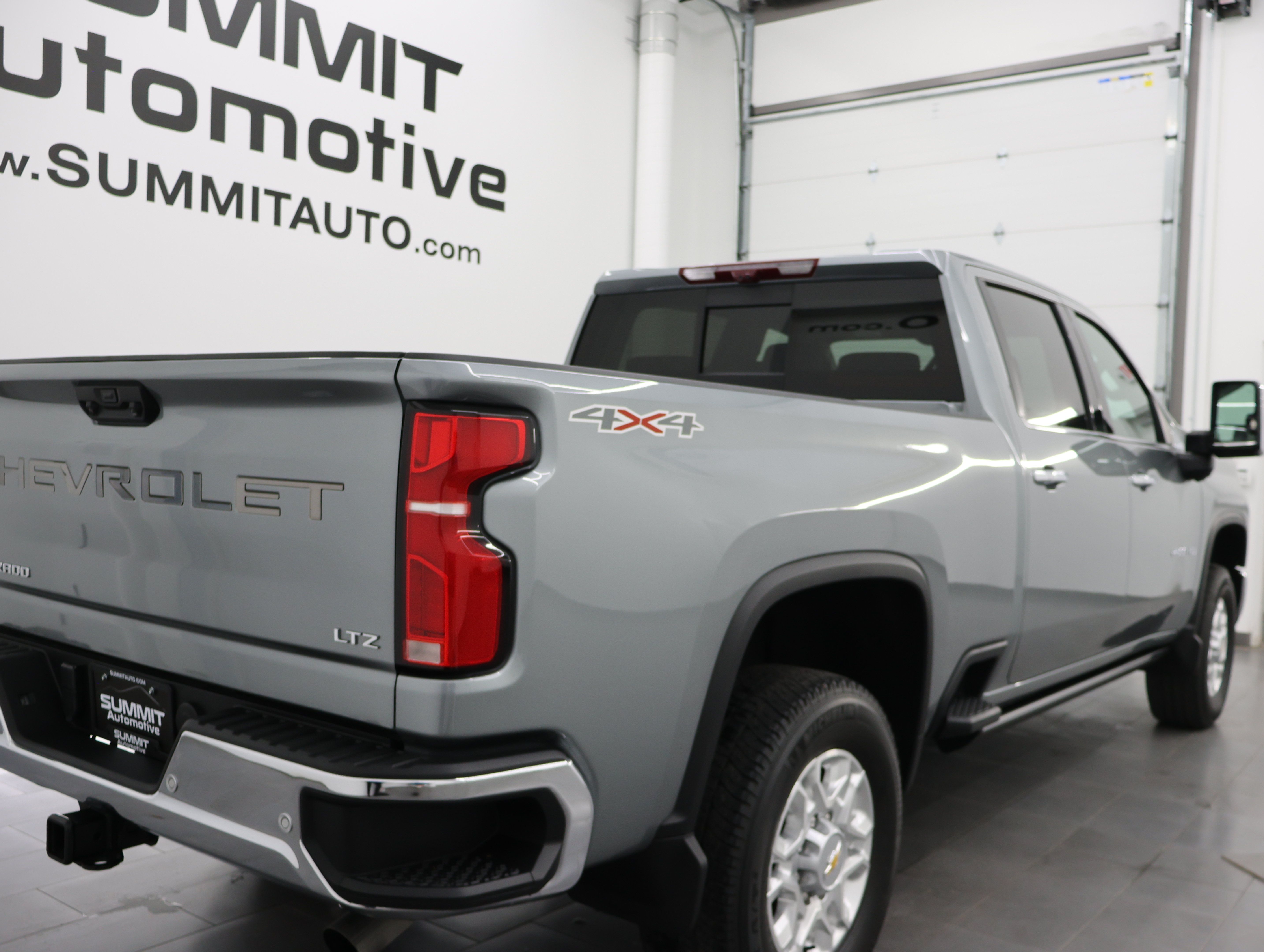 Used 2024 Chevrolet Silverado 2500 LTZ w/ LTZ Premium Package AWD/4WD image 4