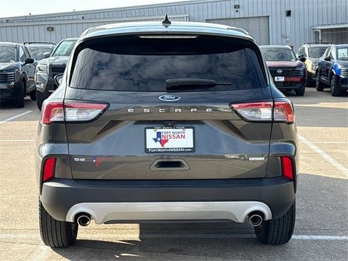 Used 2020 Ford Escape SE image 8