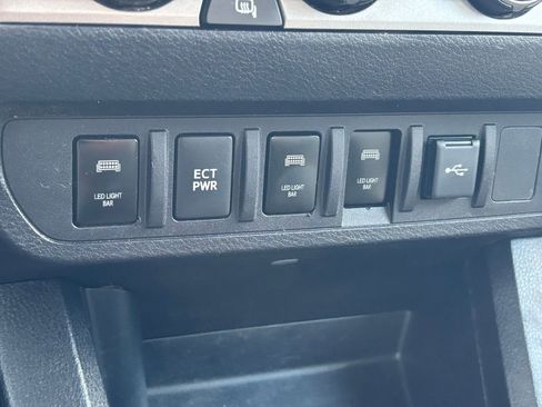 Used 2020 Toyota Tacoma SR AWD/4WD image 24