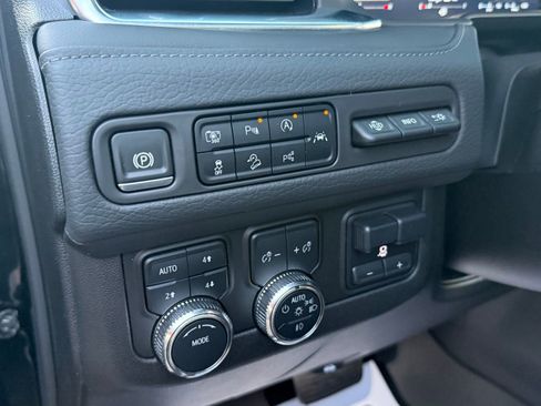 Used 2024 GMC Yukon XL Denali w/ Advanced Technology Package image 37