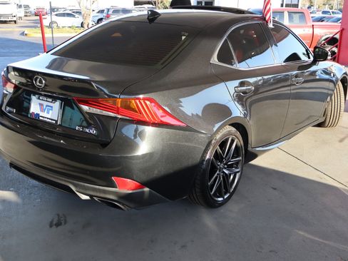Used 2018 Lexus IS 300 image 5