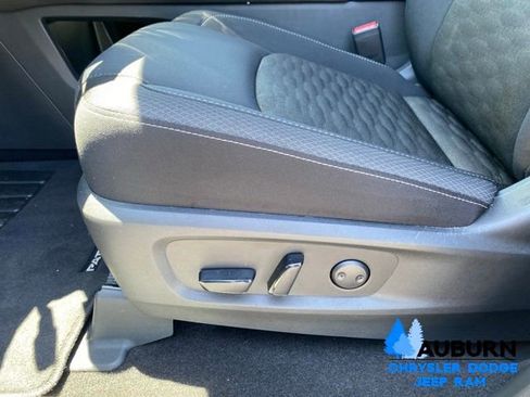 Used 2024 Nissan Pathfinder SV AWD/4WD image 38
