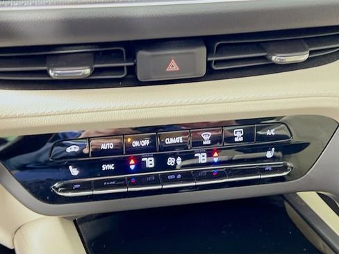 Used 2022 Buick Envision Essence w/ Technology Package I image 15