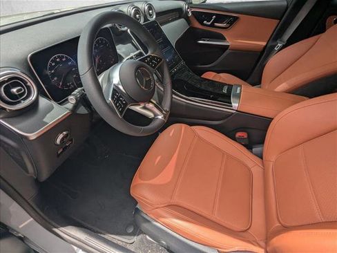 Used 2025 Mercedes-Benz GLC 300 4MATIC image 12