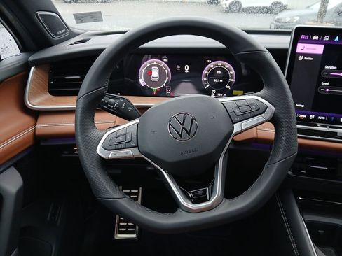 New 2026 Volkswagen Tiguan SEL R-Line image 14